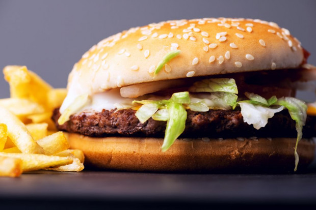 fot. shutterstock.com Koniec z mrożonkami? McDonald's testuje dania ze świeżego mięsa