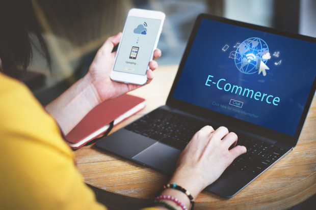 Fot. Shutterstock Rośnie popularność handlu internetowego