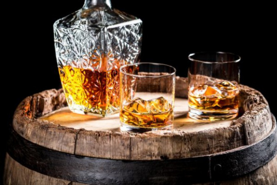 Mocne alkohole pozycjonowane jako „rzemieślnicze” stanowią już jedną siódmą (15 proc.) nowych alkoholi wprowadzonych na rynek do maja 2016 r. fot. Shutterstock Mocne alkohole rzemieślnicze to już 15 proc. wszystkich nowych alkoholi na świecie - raport