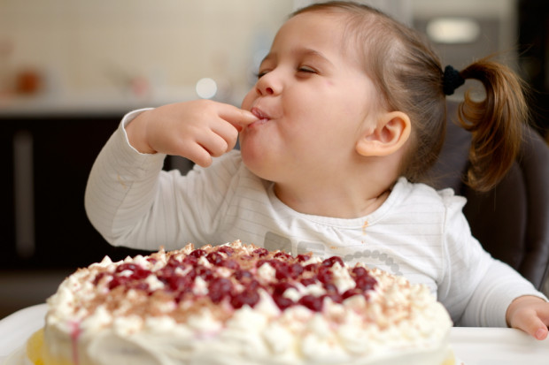 fot. shutterstock Dzień Dziecka: Najmłodszym częściej kupujemy słodycze niż zabawki