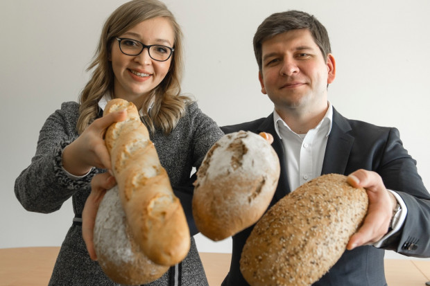 Karolina i Michał Zajezierscy to czwarte pokolenie, które kontynuuje rodzinną tradycję firmy Nowel Piekarnia Nowakowski fot. Piotr Waniorek/Żelaznastudio Nowel Piekarnia Nowakowski: Nasze pieczywo smakuje głębiej