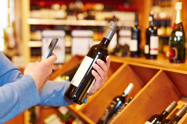 Fot. shutterstock W sklepach tradycyjnych wydatki na alkohole nieznacznie niższe rdr