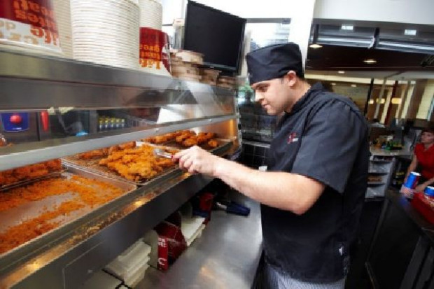 fot.KFC KFC w galerii Cuprum Arena rusza z usługą dostawy do domu
