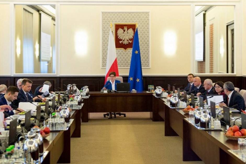 Rada Ministrów zajmie się m.in. projektem ustawy o podatku od sprzedaży detalicznej. fot.twitter.com/PremierRP Rząd obraduje nad projektem podatku od sprzedaży detalicznej
