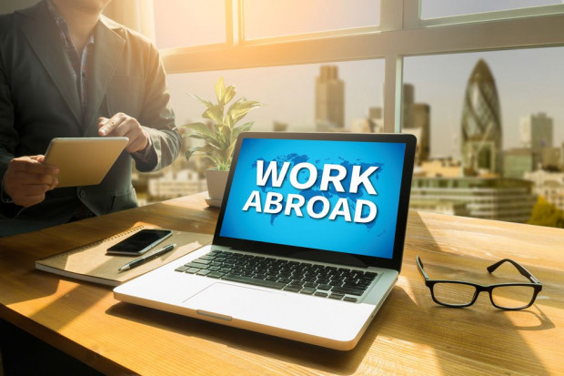 Fot. shutterstock Zatrudnienie za granicą: Sprawdź pracodawcę i umowę