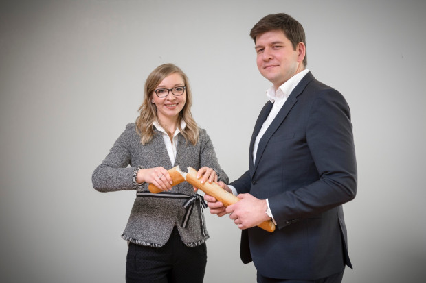 Karolina i Michał Zajezierscy to czwarte pokolenie, które kontynuuje rodzinną tradycję firmy Nowel Piekarnia Nowakowski fot. Piotr Waniorek/Żelaznastudio Nowel Piekarnia Nowakowski: Cały świat idzie w kierunku pieczywa z odpieku
