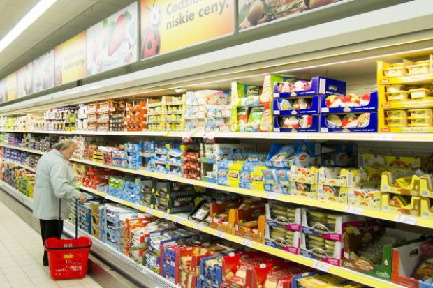 Produkty mleczarskie zaliczają kolejne dna cenowe w sieciach handlowych Koszyk cen: Stabilny poziom cen w hipermarketach dzięki wyrobom mleczarskim