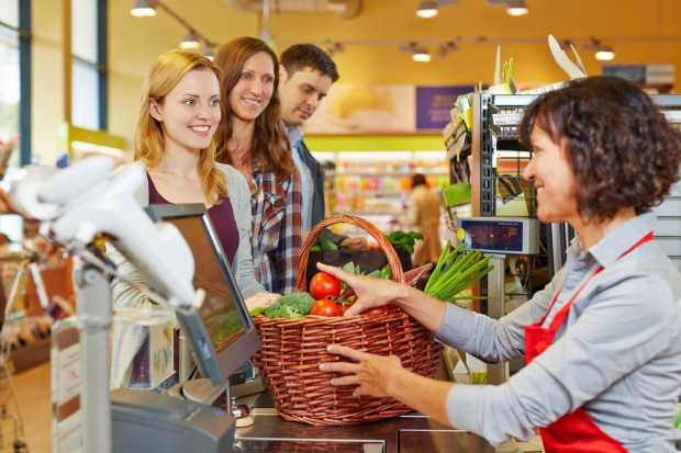 Fot. shutterstock Wzrosła liczba punktów handlowych oferujących wypłatę sklepową (cash back)