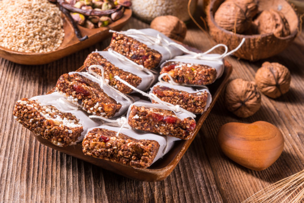 fot. shutterstock Naukowcy: Batoniki musli, jogurty i soki nie tak zdrowe jak się wydaje