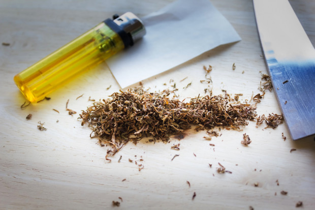 fot. shutterstock Trzeba niszczyć nie tylko nielegalne papierosy, ale też maszyny służące do ich produkcji