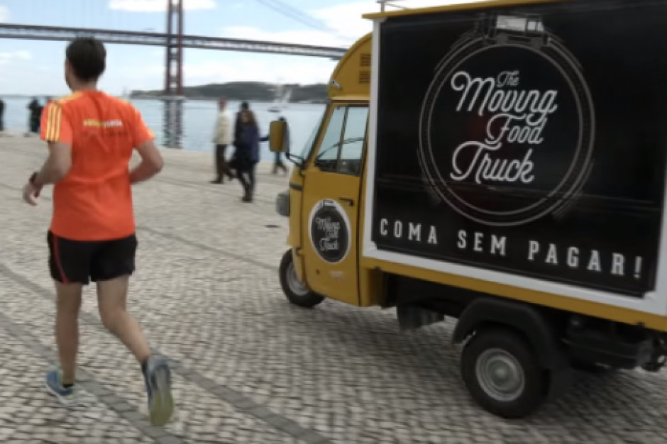 'The Moving Food Truck' jest częścią kampanii przeciwko otyłości. fot. kadr za YouTube W portugalskim food trucku za burgera zapłacisz bieganiem