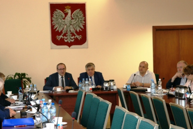Minister Krzysztof Jurgiel i sekretarz stanu Jacek Bogucki podczas spotkania w sprawie Pakietu wsparcia dla rolników. Fot. MRiRW Spotkanie w sprawie lipcowego pakietu wsparcia rolnictwa