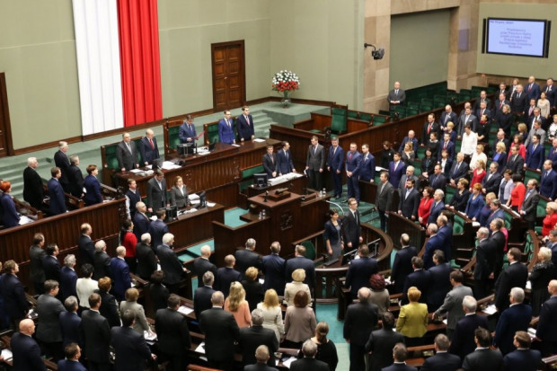 fot.: twitter.com/kancelariasejmu Ile zarabia poseł, minister, premier i prezydent?