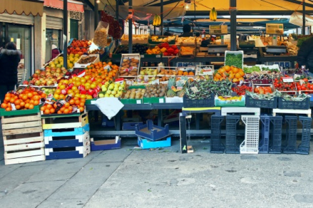 fot. shutterstock Bronisze: Śliwki i gruszki tańsze niż przed rokiem