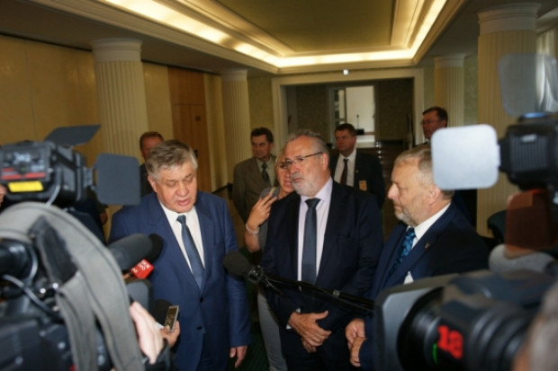 Minister Krzysztof Jurgiel, prezes Guy Vasseur oraz prezes Wiktor Szmulewicz podczas spotkania z dziennikarzami, fot. minrol.gov.pl Polska chce wspólnie z Francją walczyć o sprawiedliwą WPR