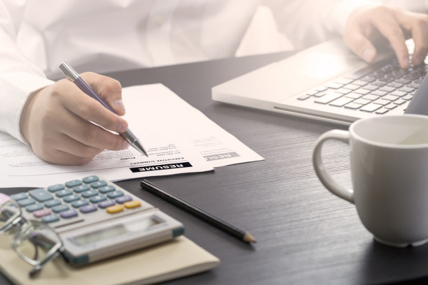 Fot. shutterstock Praca: Jakie słowa należy usunąć ze swojego CV?