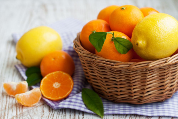 Fot. shutterstock Cytrusy mogą łagodzić negatywny wpływ kalorycznej diety na zdrowie