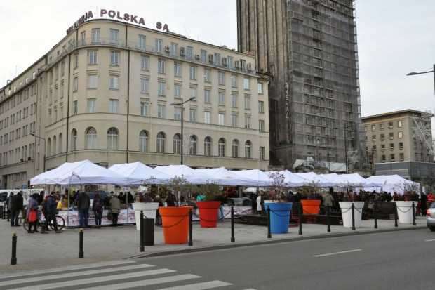 Targ Rybny na Placu Powstańców Warszawy. Fot. Materiały prasowe Targ Rybny wraca do Warszawy