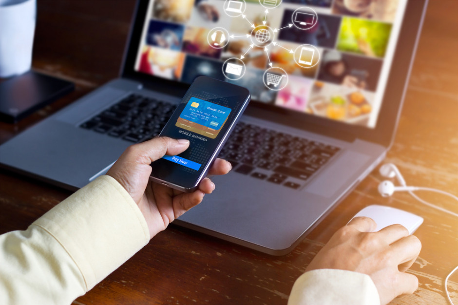 Fot. shutterstock E-handel: Urządzenia mobilne gonią komputery