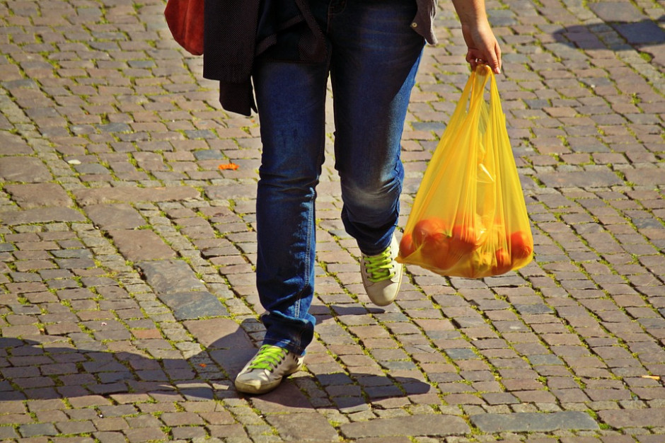Projekt noweli ustawy o opakowaniach: Plastikowe torby na zakupy za 1 zł