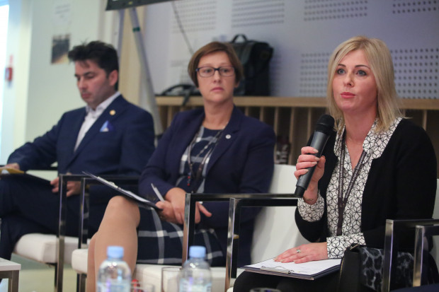 Debata "Firmy rodzinne. Renesans, status quo czy kryzys?" na WKG 2016. Na pierwszym planie Katarzyna Troniar, fot. PTWP WKG 2016: Pełna relacja z debaty