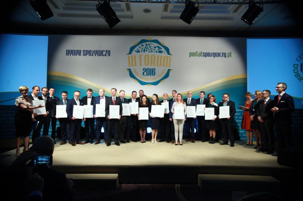 Przedstawiciele nagrodzonych firm. Fot. PTWP Przyznano certyfikaty