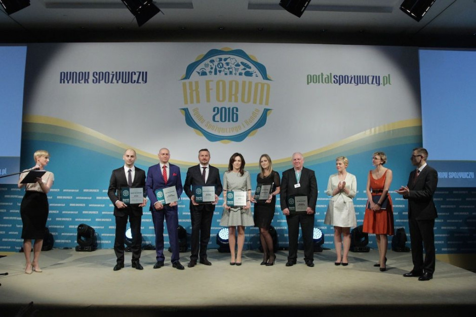Przedstawiciele nagrodzonych firm. Fot. PTWP Wręczono Nagrody Rynku Spożywczego 2016 (galeria zdjęć)
