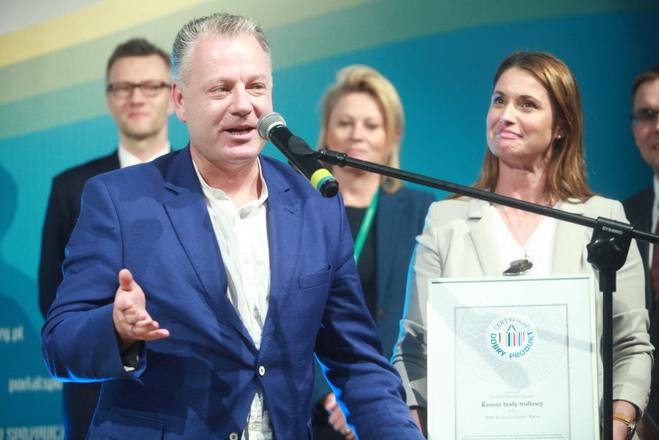 Grzegorz Skalmowski, właściciel firmy PPHU Eko Snails Garden i Mariola Piłat- Skalmowska, Prezes firmy PPHU Eko Snails Garden. Fot. PTWP Zdjęcie numer 16 - galeria: Przyznano certyfikaty "Dobry produkt - wybór ekspertów 2016" (galeria zdjęć)