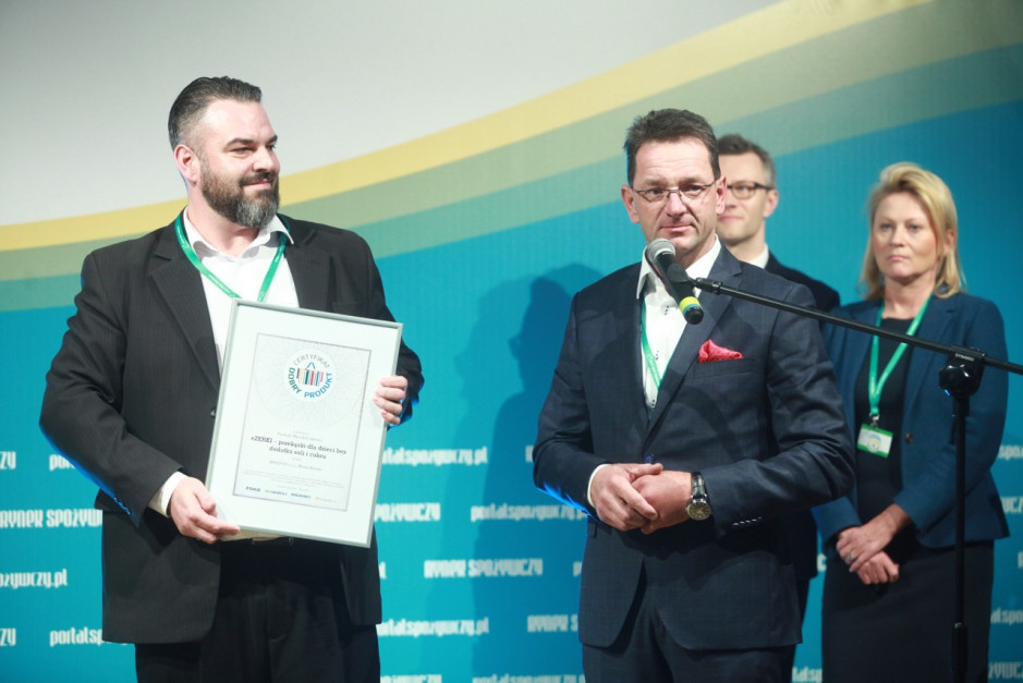 Ireneusz Adamczyk, właściciel marki eZERKI i Janusz Stokłosa, właściciel firmy STOKI - Generalnego Dystrybutora Marki. Fot. PTWP Zdjęcie numer 19 - galeria: Przyznano certyfikaty "Dobry produkt - wybór ekspertów 2016" (galeria zdjęć)