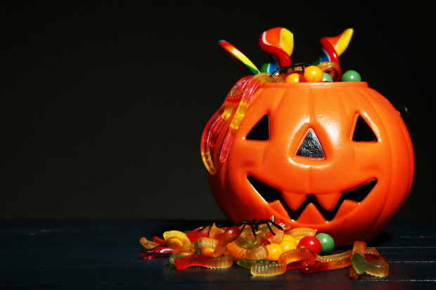 fot. shutterstock.com Halloween: Cukierki w papierku najlepsze, by uniknąć psikusa