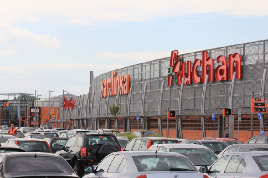 Hipermarket sieci Auchan (fot. PTWP) Immochan przejmuje część Auchan Polska