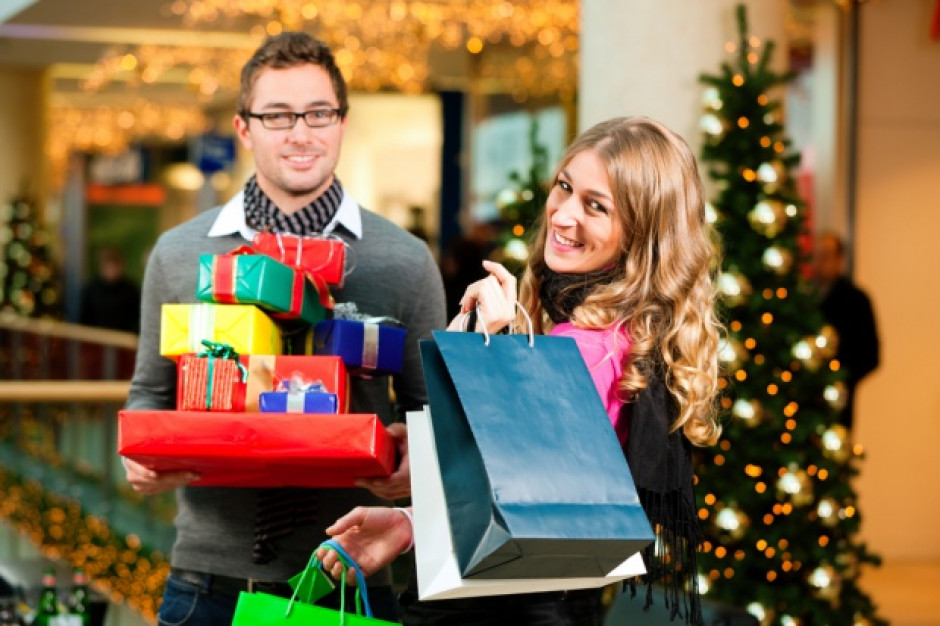 Coraz więcej Polaków kupuje prezenty świąteczne przez internet. Co z wiarygodnością sklepów?