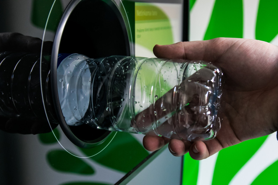 Niemcy: Wyłudził 44 tys. euro z automatu do recyklingu butelek