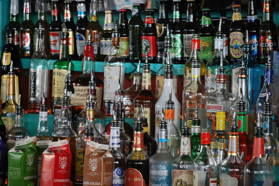 Sieci handlowe i producenci stawiają na promocje mocnych alkoholi przed świętami
