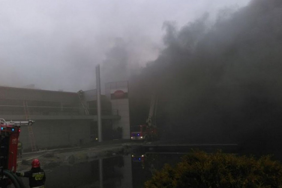Pożar w Zakładach Mięsnych Olewnik. Fot. ZM Olewnik ZM Olewnik wciąż wstrzymują produkcję. Służby pracują na miejscu pożaru