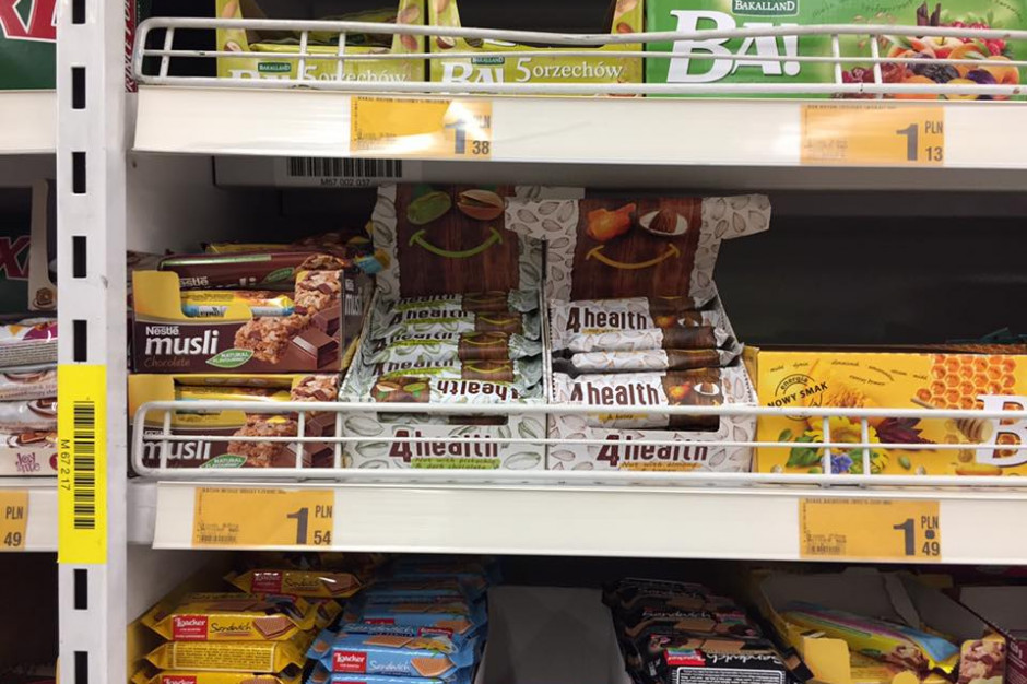 Batony 4health są już dostępne m.in. w sieci Auchan, fot. facebook/forhealthmusthave 4health: Mamy w zanadrzu batony, których nikt jeszcze nie wyprodukował