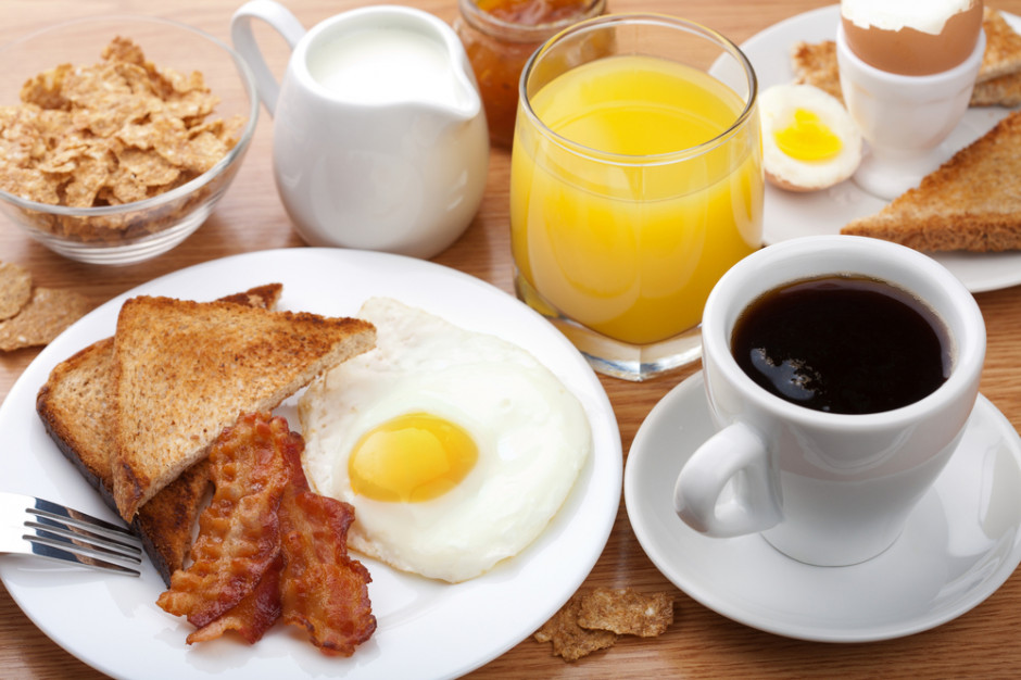 fot. shutterstock Jajka i kawa to śniadaniowe