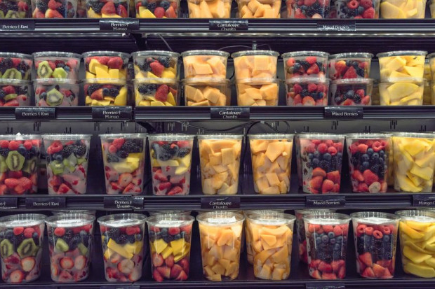 fot. shutterstock.com Francja wprowadziła zakaz sprzedaży sałatek polskiej firmy Fructofresh