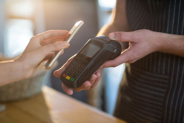 Fot. Shutterstock 4% Polaków robi mobilne zakupy