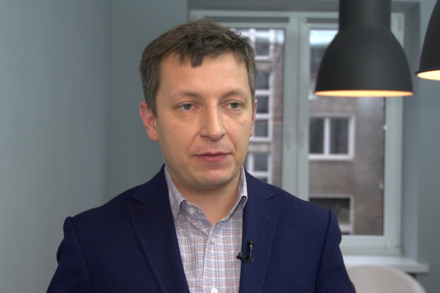 Bartosz Najman, prezes Ogólnopolskiego Centrum Rozliczania Kierowców, fot. Newsrm.tv Rząd szykuje zmiany w transporcie towarów wrażliwych