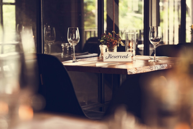 fot. shutterstock Hiszpania: Ponad sto osób uciekło z restauracji bez płacenia