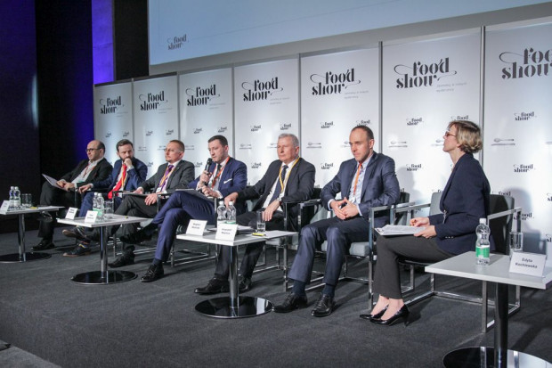 Przy mikrofonie Paweł Stamburski dyrektor departamentu sektorów strategicznych Banku Zachodniego WBK / Fot. PTWP Food Show 2017: Sektor spożywczy, beneficjent transformacji, znalazł się w kluczowym momencie rozwoju