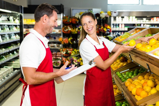 fot. shutterstock.com Zakaz handlu w niedzielę uderzy we franczyzobiorców małych sklepów spożywczych