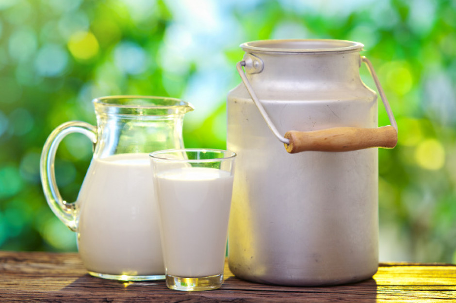Spadek dynamiki wzrostu cen skupu mleka w UE
