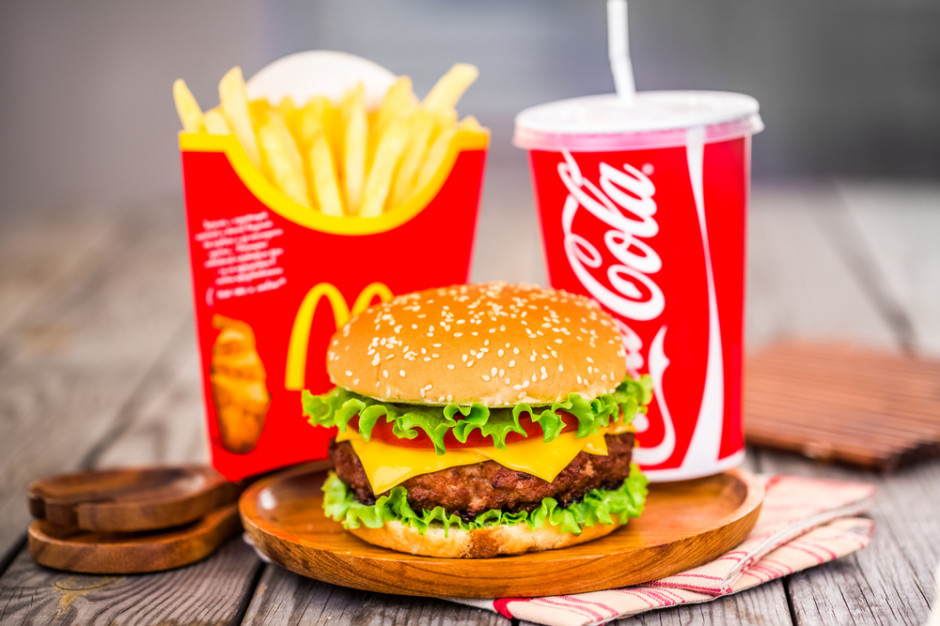 fot. shutterstock McDonald's będzie przygotowywał McRoyala ze świeżego mięsa