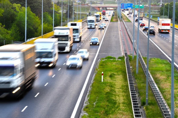 Fot. shutterstock Siedem miast otrzyma ponad 1 mld zł z UE na drogi