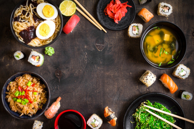 fot. shutterstock Hity street food 2017: Ramen, poke bowl i podpłomyki
