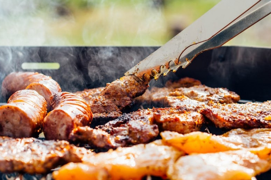 fot. mat. pras. Grillowe przeboje Polaków: Kiełbasa, karkówka i boczek
