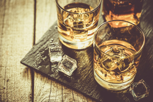 Fot. shutterstock Rynek whisky w Polsce dojrzał. Teraz przechodzi ewolucję