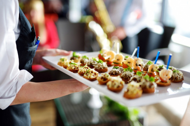 fot. shutterstock Trendy w cateringu: finger foods, live cooking, eko, jadalne opakowania
